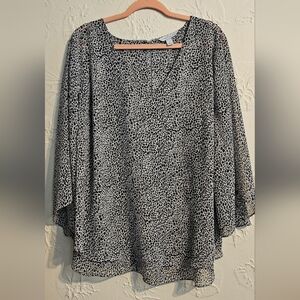 Boutique Lightweight 3/4 Sleeve V Neck Sheer Top 2X